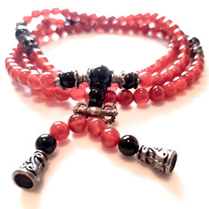 Bild von Mala Karneol mit Obsidian und Dorje 108 Perlen