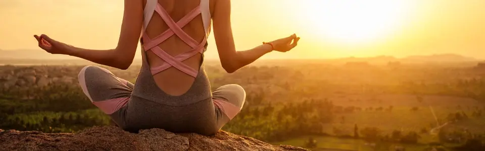 Morgengruß Yoga: Schritt-für-Schritt Anleitung der Sonnengruß Abfolge für Anfänger Illustration der Morgengruß Yoga Abfolge – Schritt-für-Schritt Anleitung für den Sonnengruß, ideal für Anfänger.