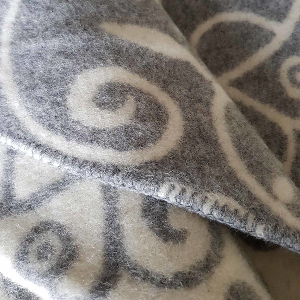 Klippan Yllefabrik AB Designer Wolldecken Klippan Wolldecke Flora Grey