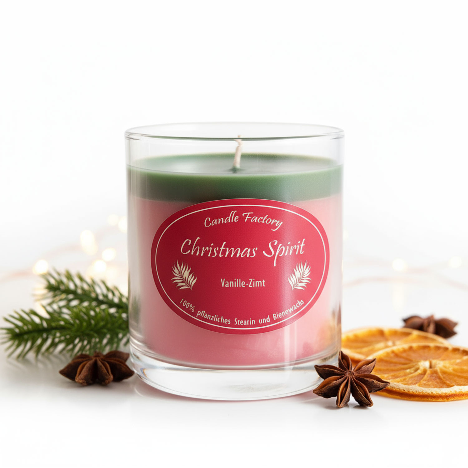 Glas mit weihnachtlicher Duftkerze Vanille-Zimt, Dekoration mit Gewürzen