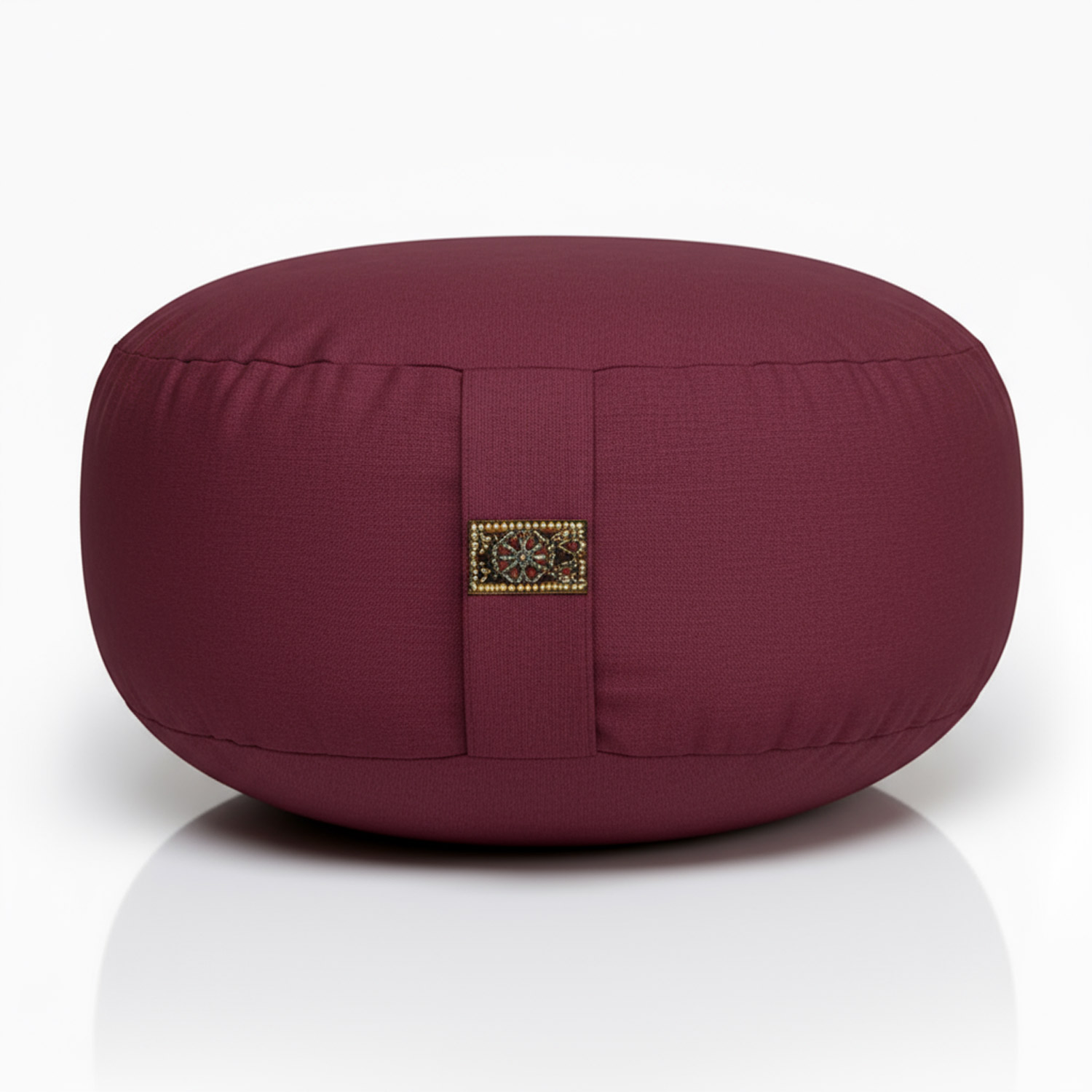 Weinrotes rundes Meditationskissen mit gewebtem Emblem auf Vorderseite