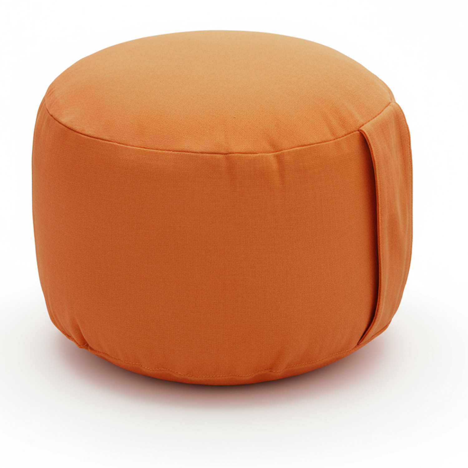 Ein runder oranger Pouf mit einem Griff an der Seite.