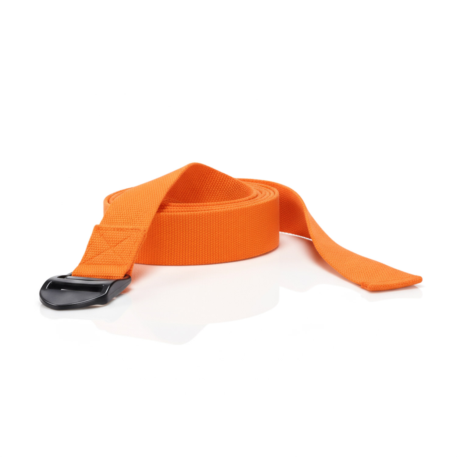 Oranger Gürtel mit schwarzer Schnalle, aufgerollt