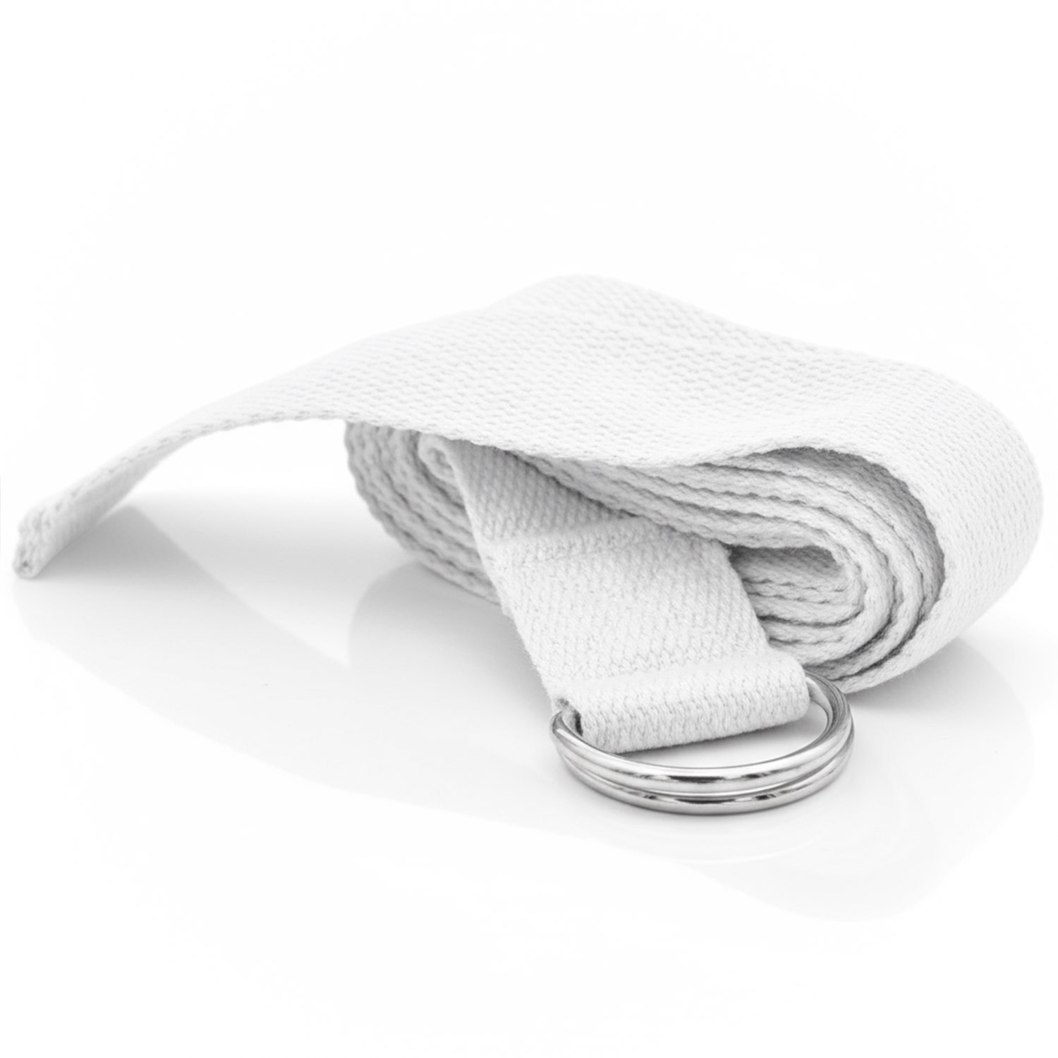 Ein weißer, gefalteter Textilgürtel mit einer D-Ring-Metallschnalle