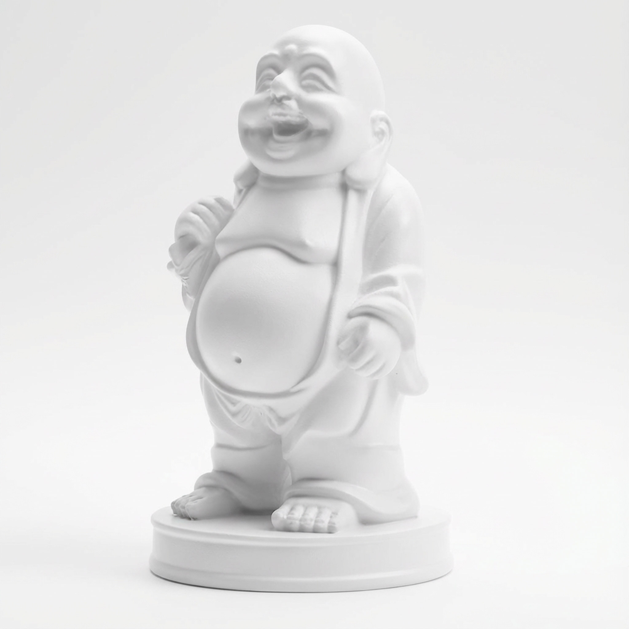 Weiße Statue eines lachenden Buddhas