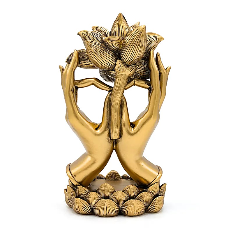 Goldene dekorative Skulptur mit zwei Händen, die eine große Lotusblüte halten, umgeben von kleinen Lotusknospen am Sockel.