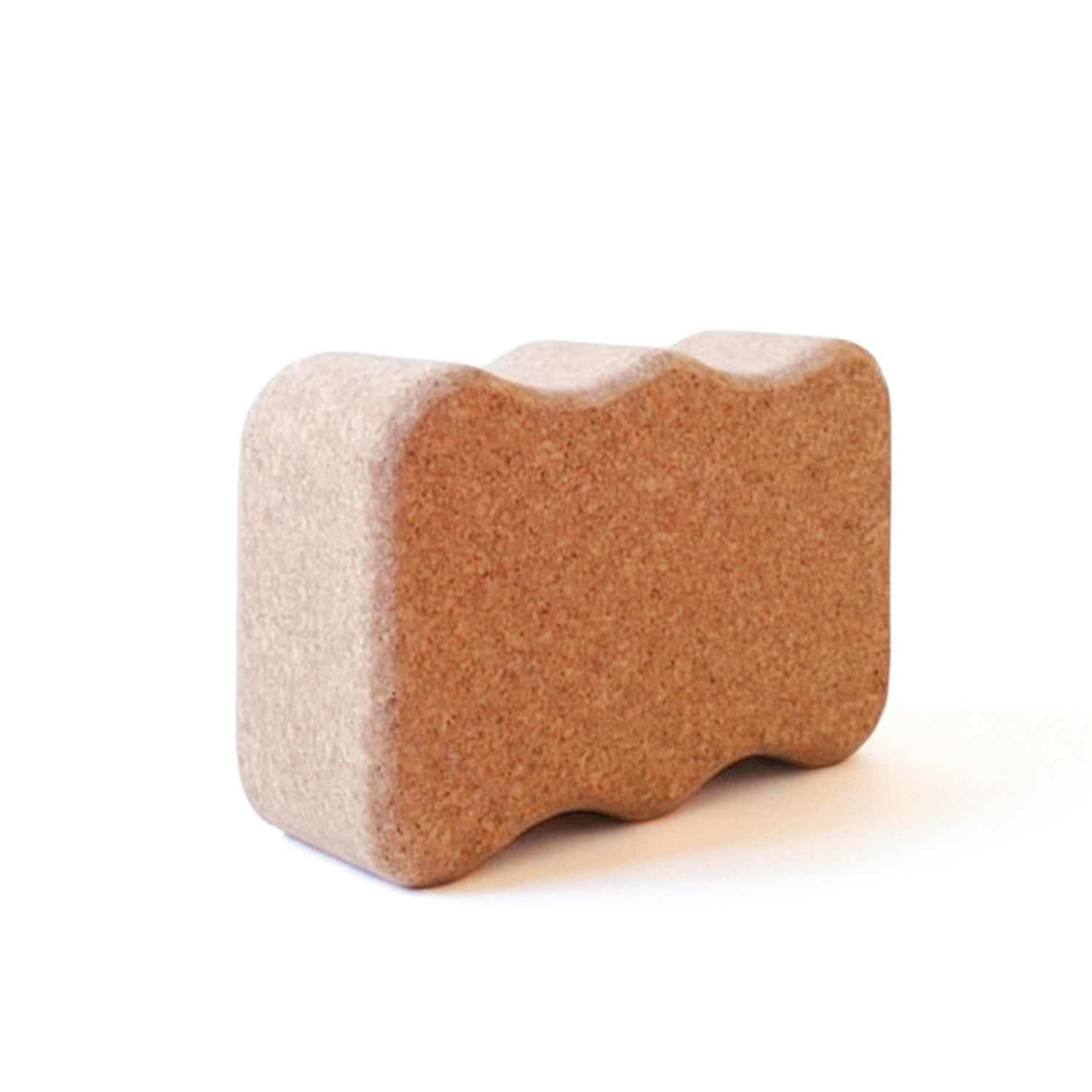 Ein rechteckiger Korkblock mit wellenförmigen Einkerbungen auf einer Seite