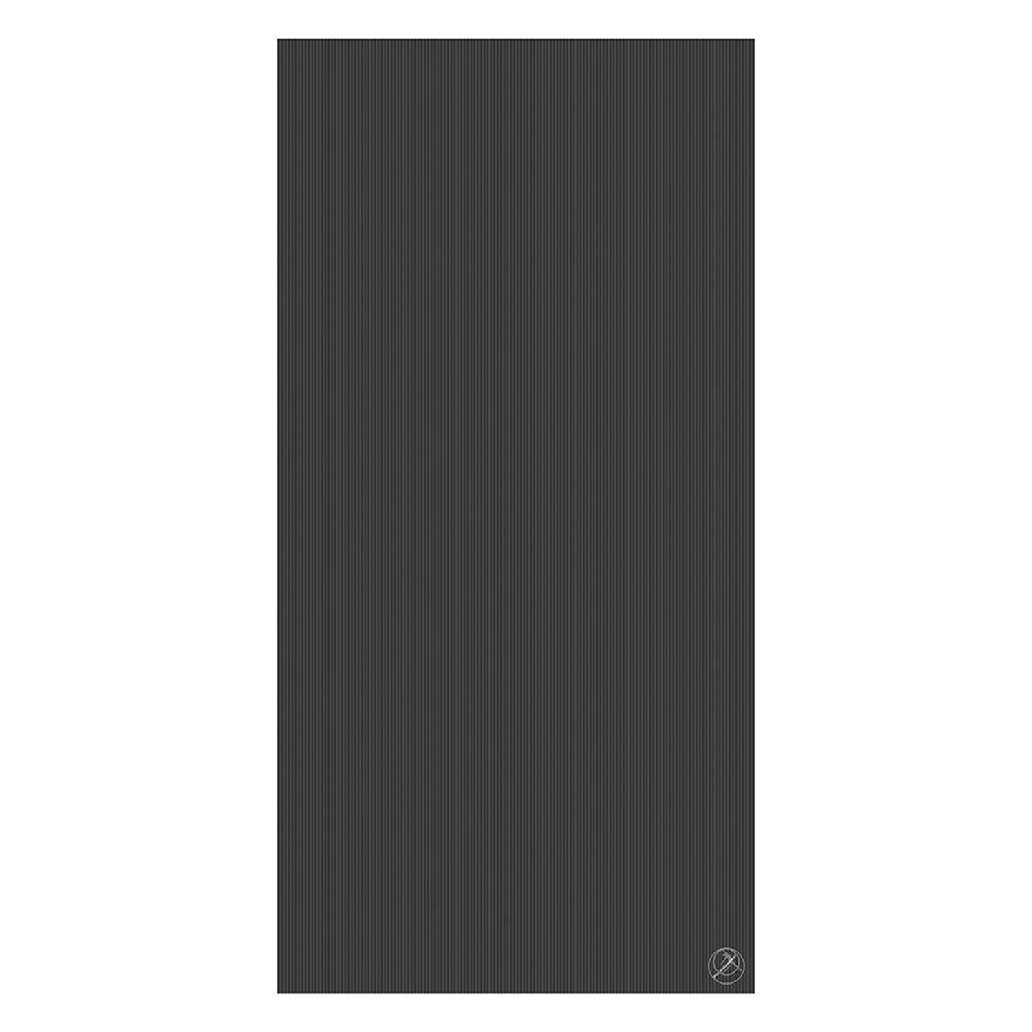 Rechteckige dunkle Matte mit feiner vertikaler Struktur und kleinem Logo in einer Ecke
