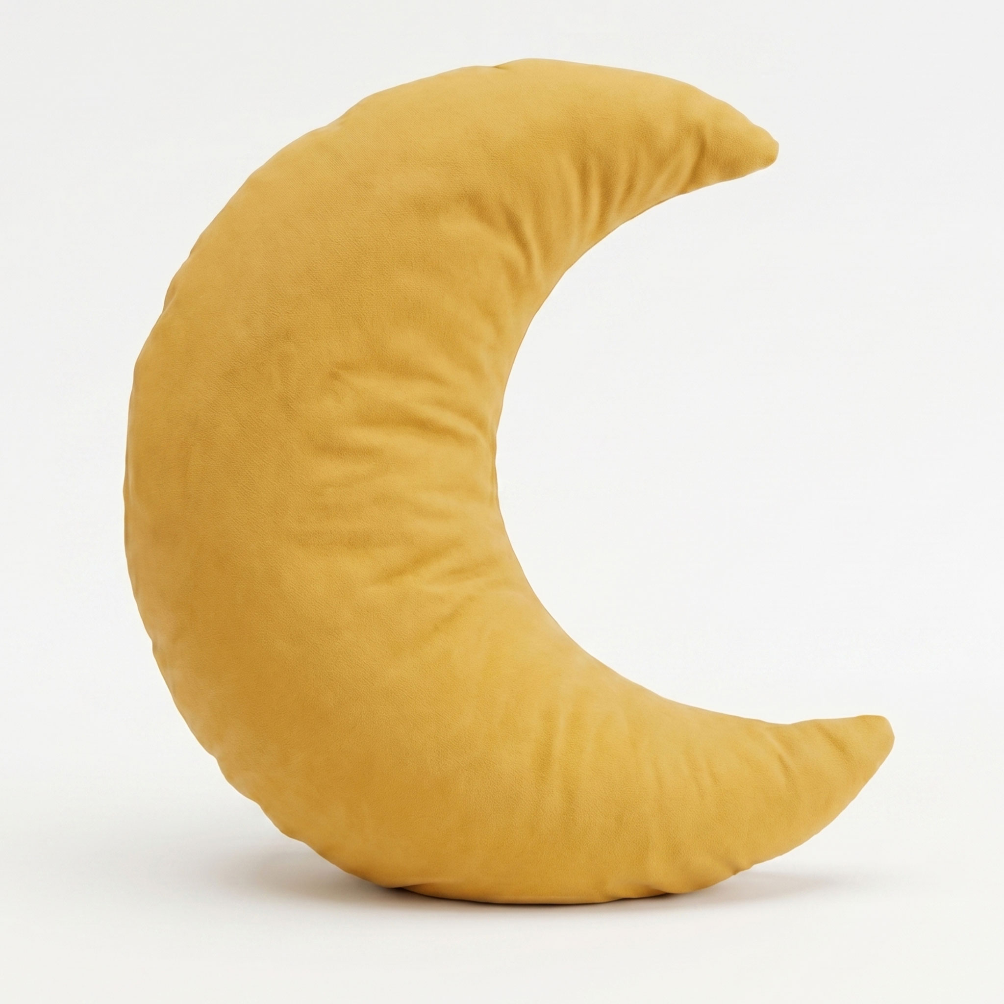 Gelbes, mondförmiges Kissen vor hellem Hintergrund