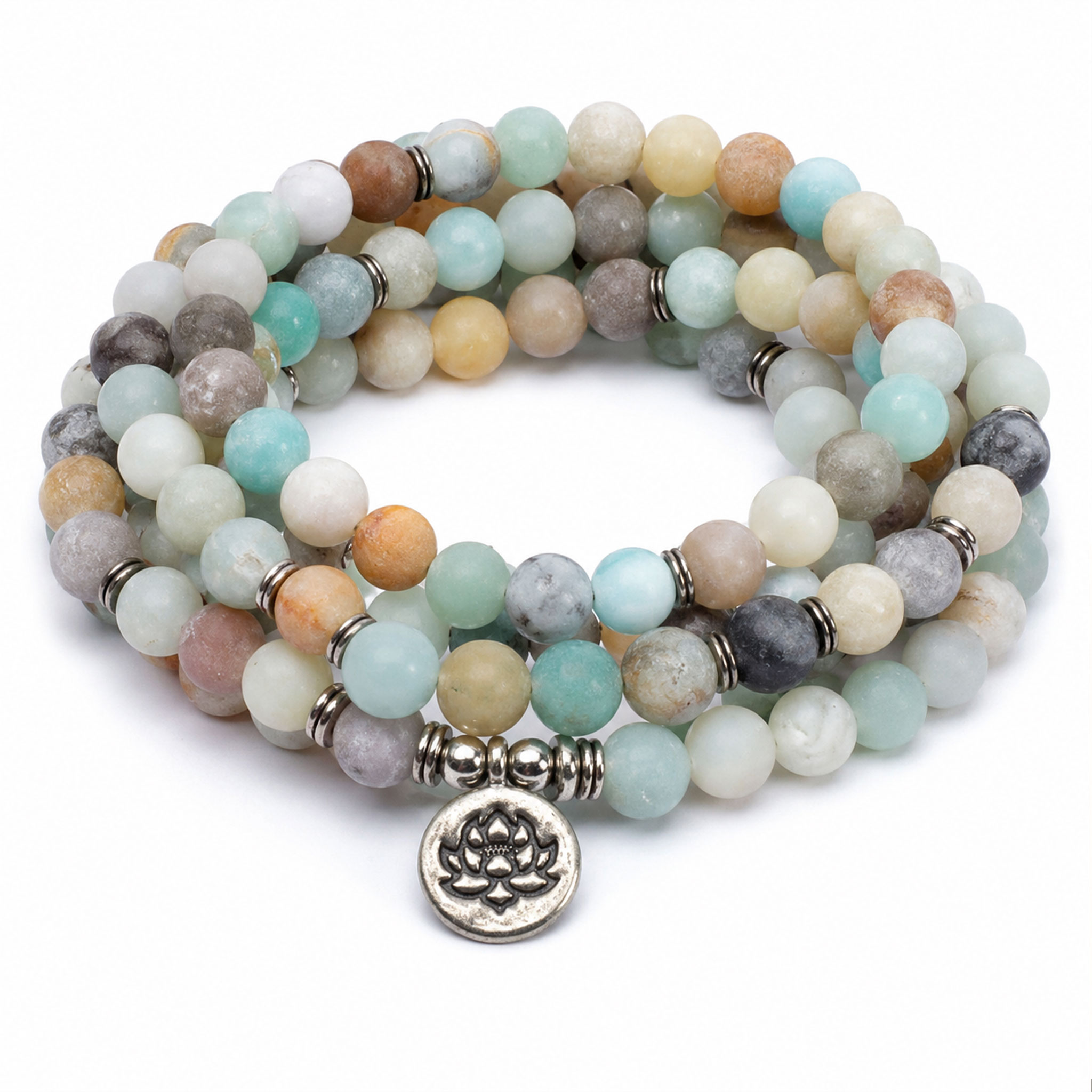 Mehrreihiger Armbandstrang aus matten, bunten Kugelperlen mit metallischem Lotus-Anhänger