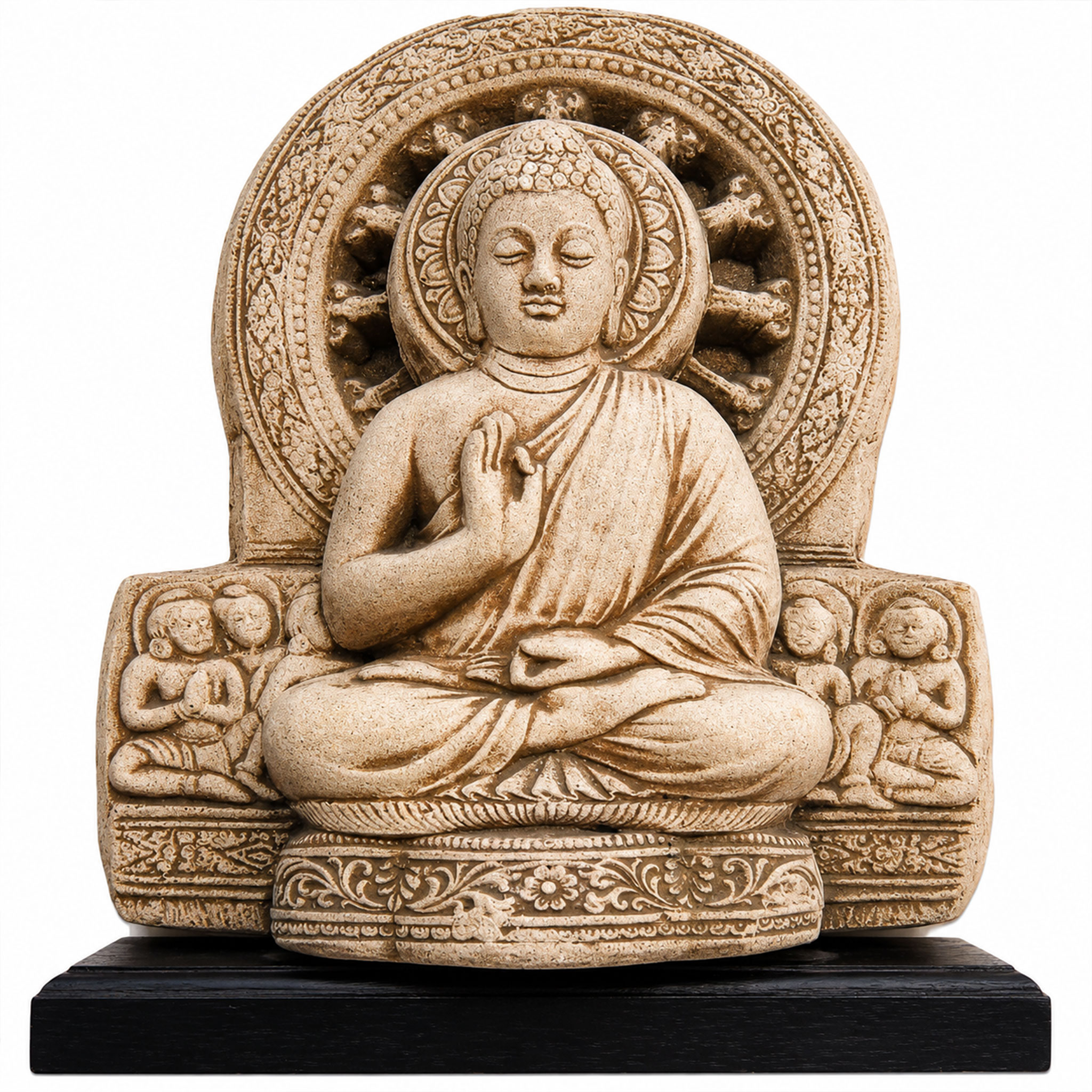 Sitzende Buddha-Skulptur aus Stein mit detaillierten Ornamenten und erhobener Handgeste