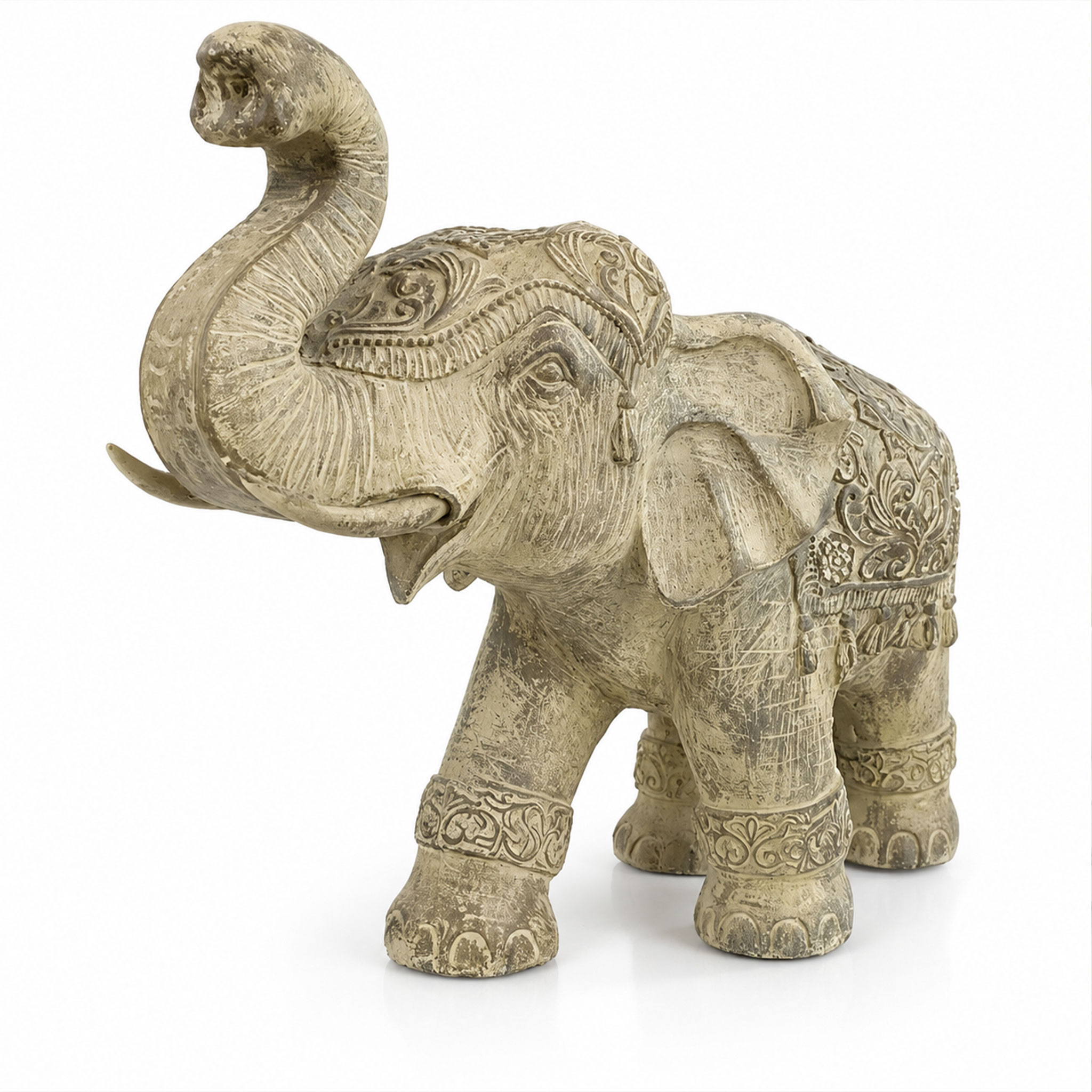 Detailreiche, helle Elefantenfigur mit kunstvollen Ornamenten und erhobenem Rüssel