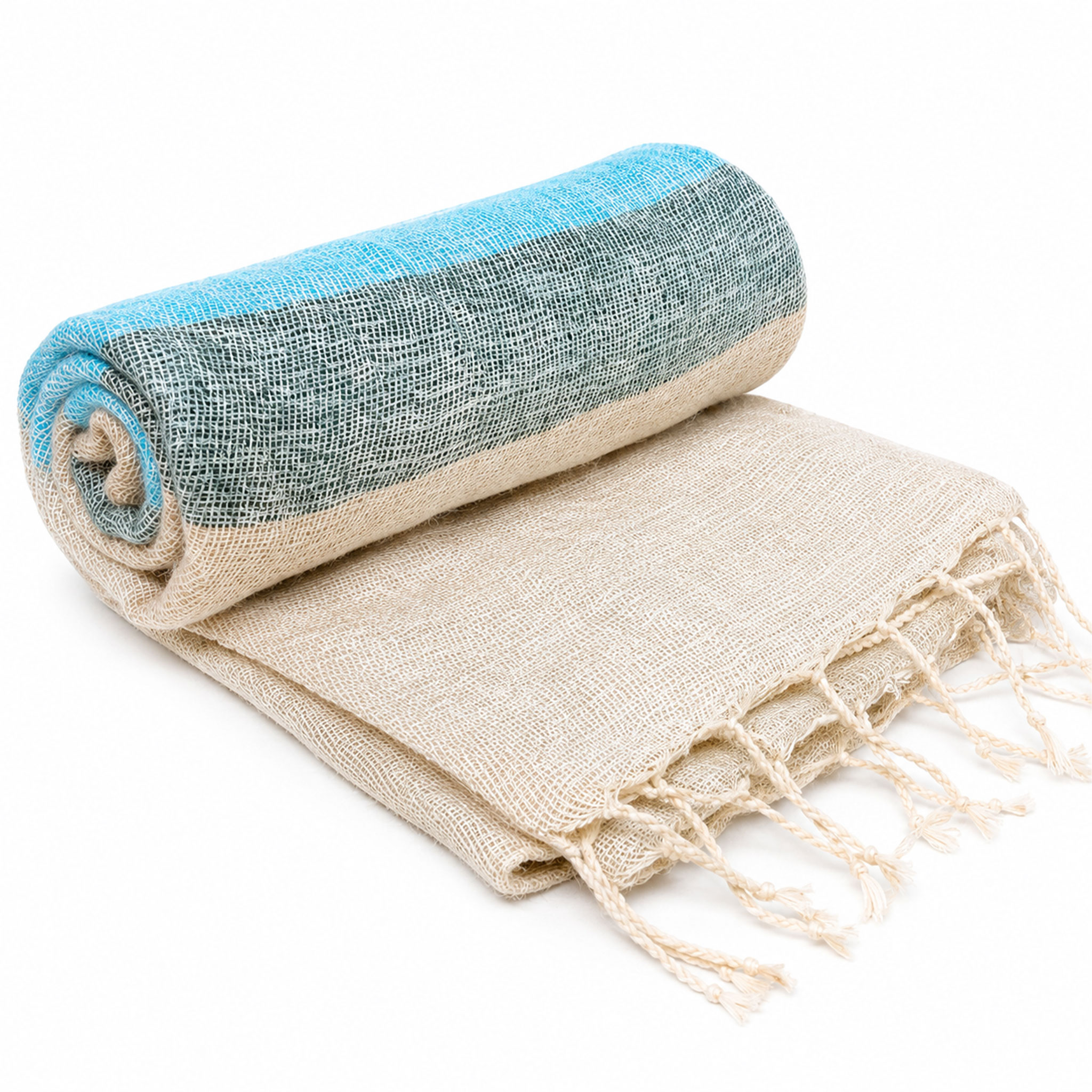 Ein gerolltes, grob gewebtes Tuch in Beige mit blauen Streifen und Fransen am Ende