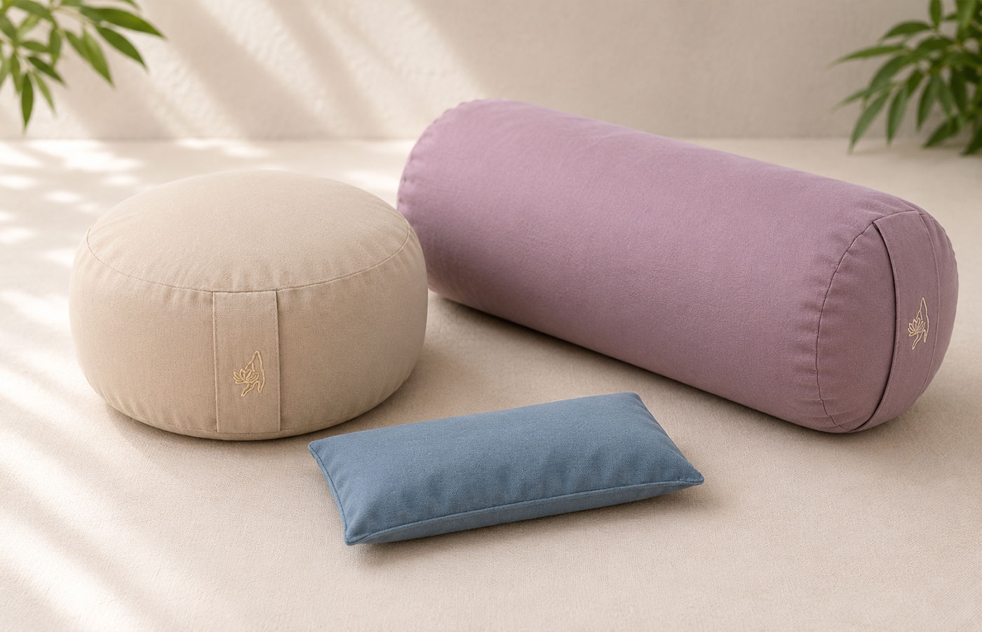 Yogakissen Vergleich mit Bolster, Sitzkissen und Augenkissen