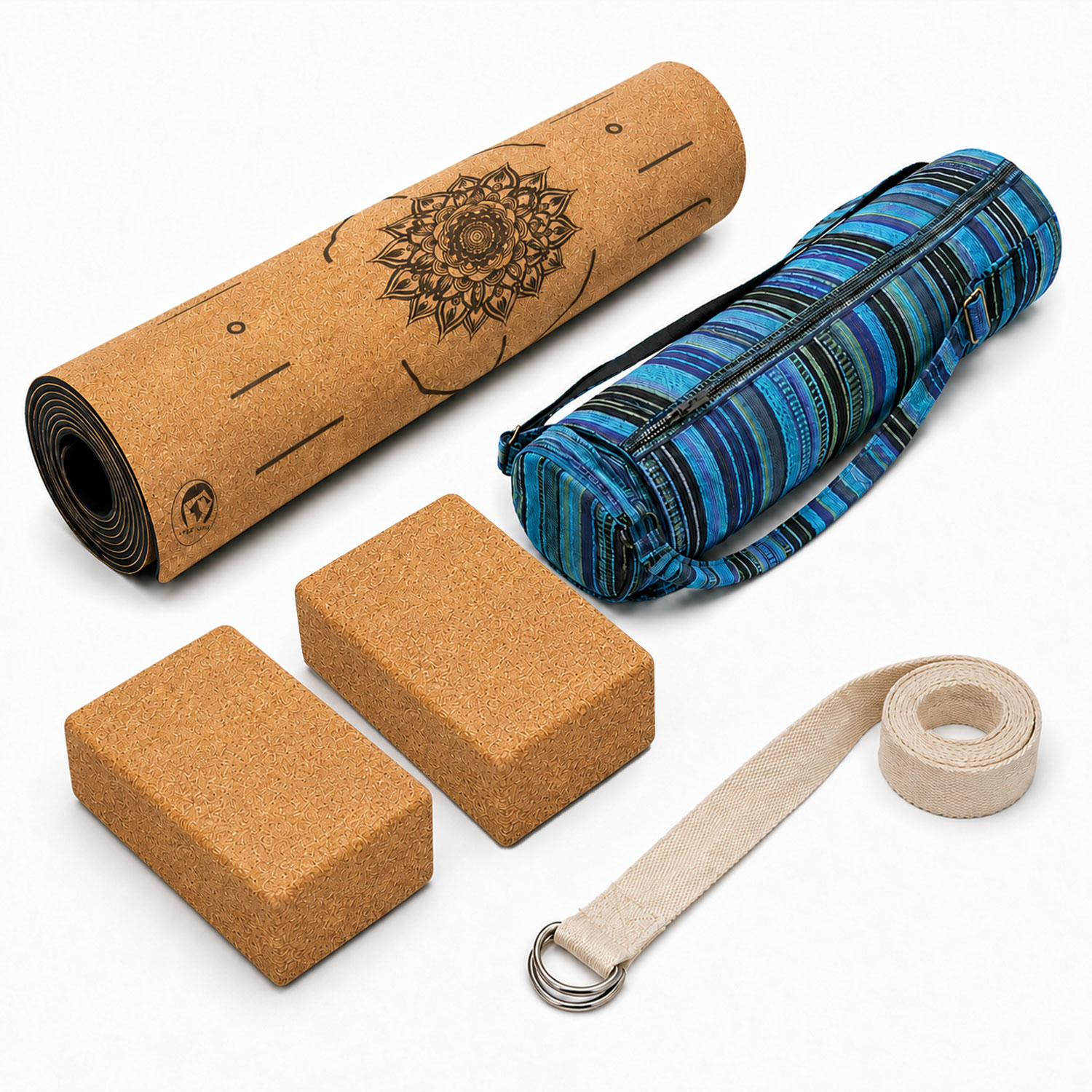 Fünfteiliges Yoga Starter-Set mit Kork-Yogamatte, zwei Korkblöcken, naturfarbenem Yogagurt und blau gestreifter Yogamattentasche