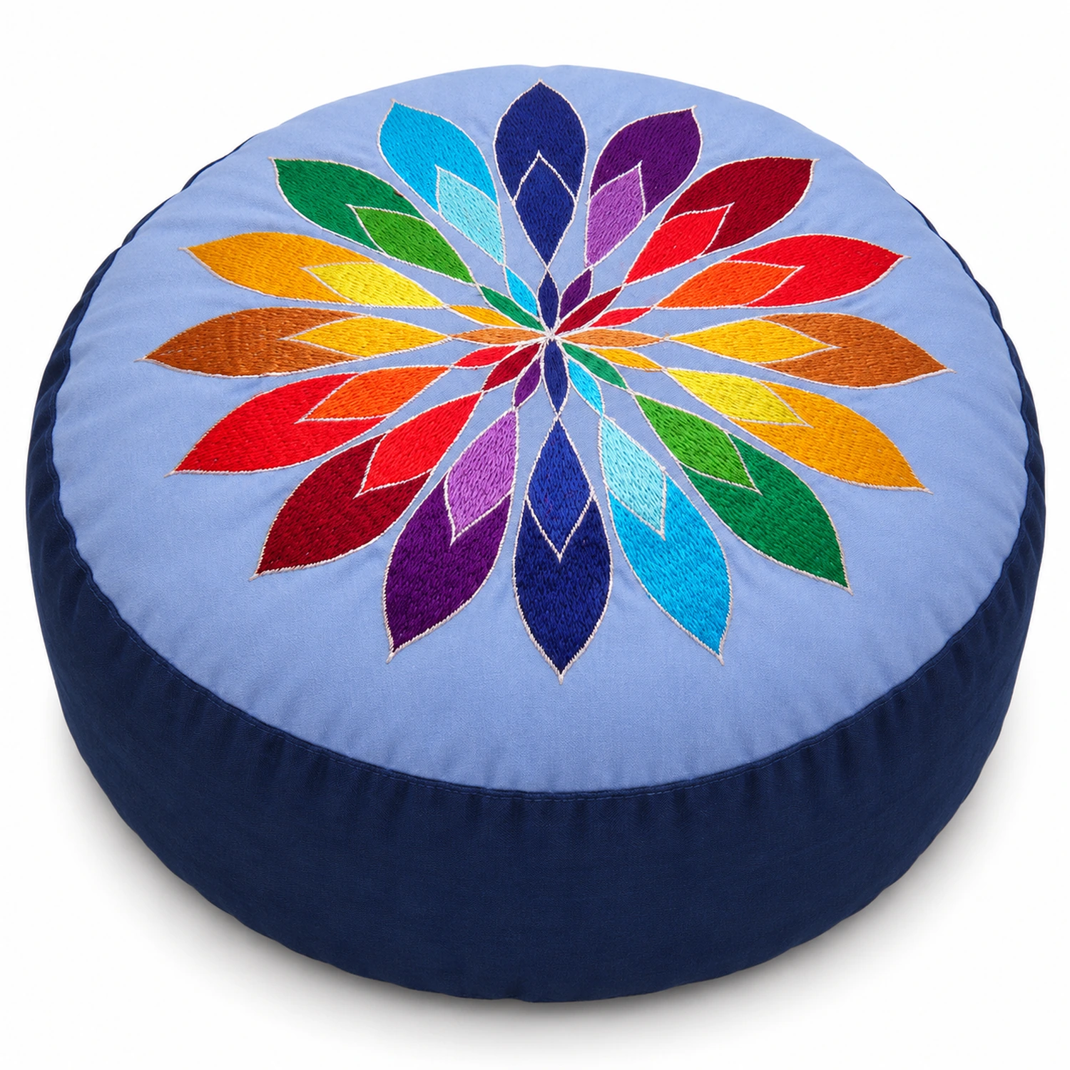 Meditationskissen Mandala Blue – erhöhte Vorderansicht mit sichtbarer Stickerei auf weißem Hintergrund.