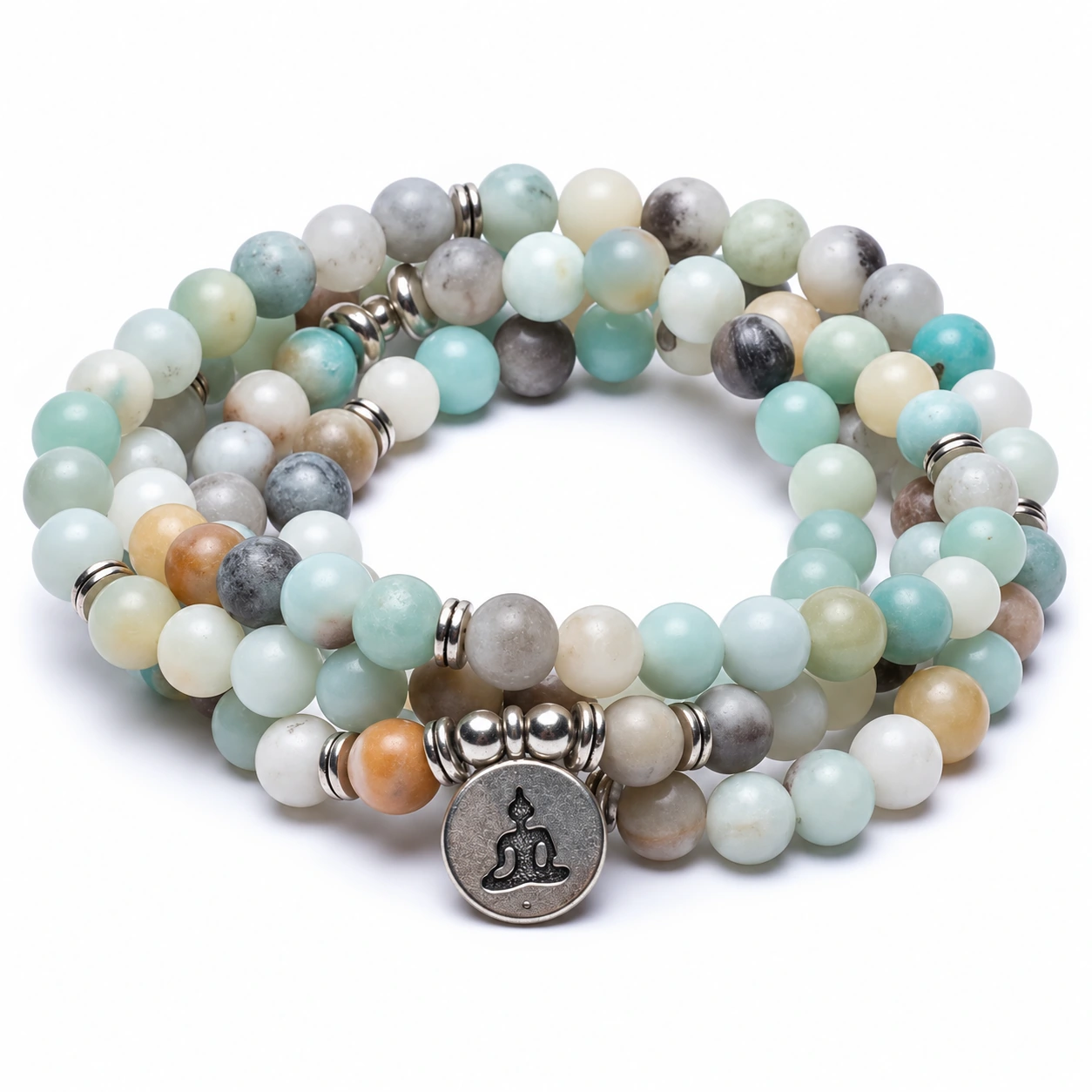 Amazonit-Mala mit Buddha-Anhänger, dreifach aufgerollt auf Weiß