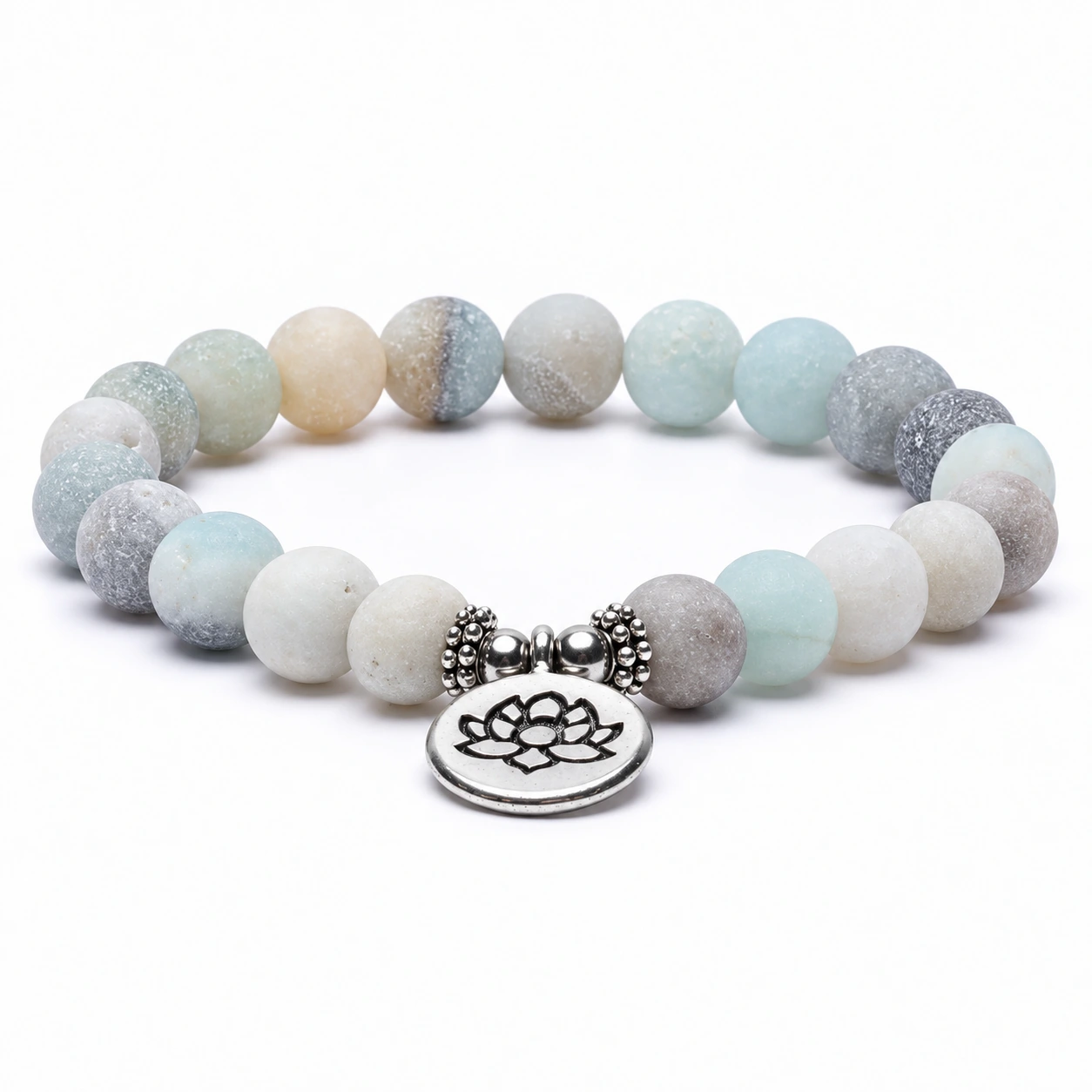 Amazonit-Armband mit Lotus-Anhänger auf Weiß