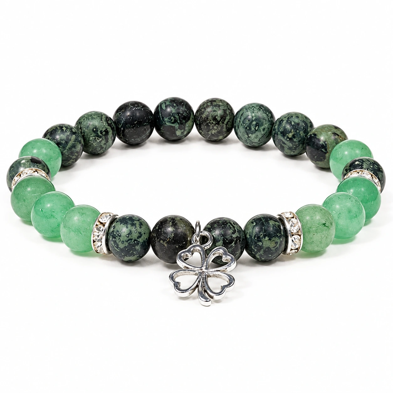 Armband aus Kambaba-Jaspis und Aventurin mit Kleeblatt-Anhänger auf Weiß