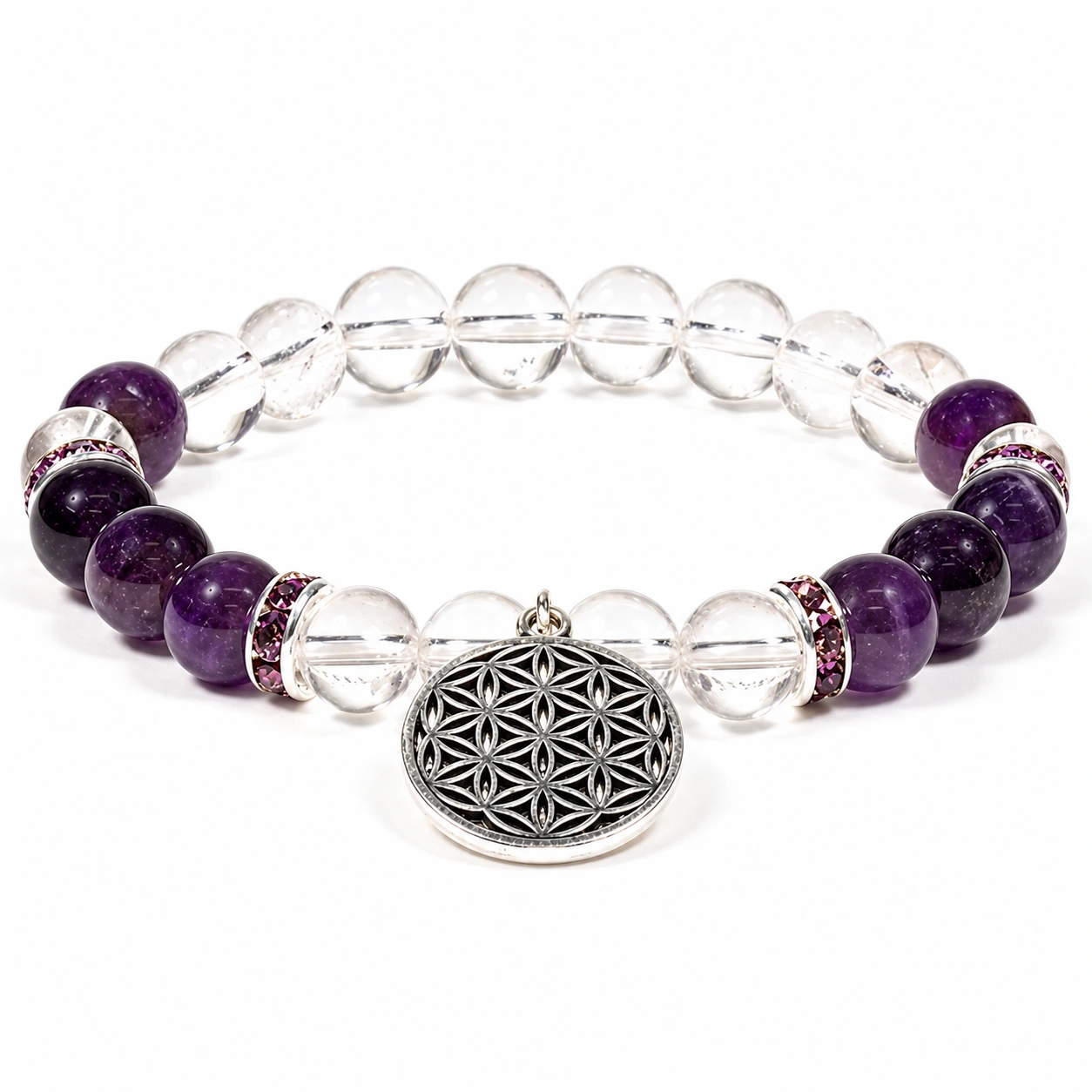Armband aus Bergkristall und Amethyst mit Blume des Lebens auf Weiß