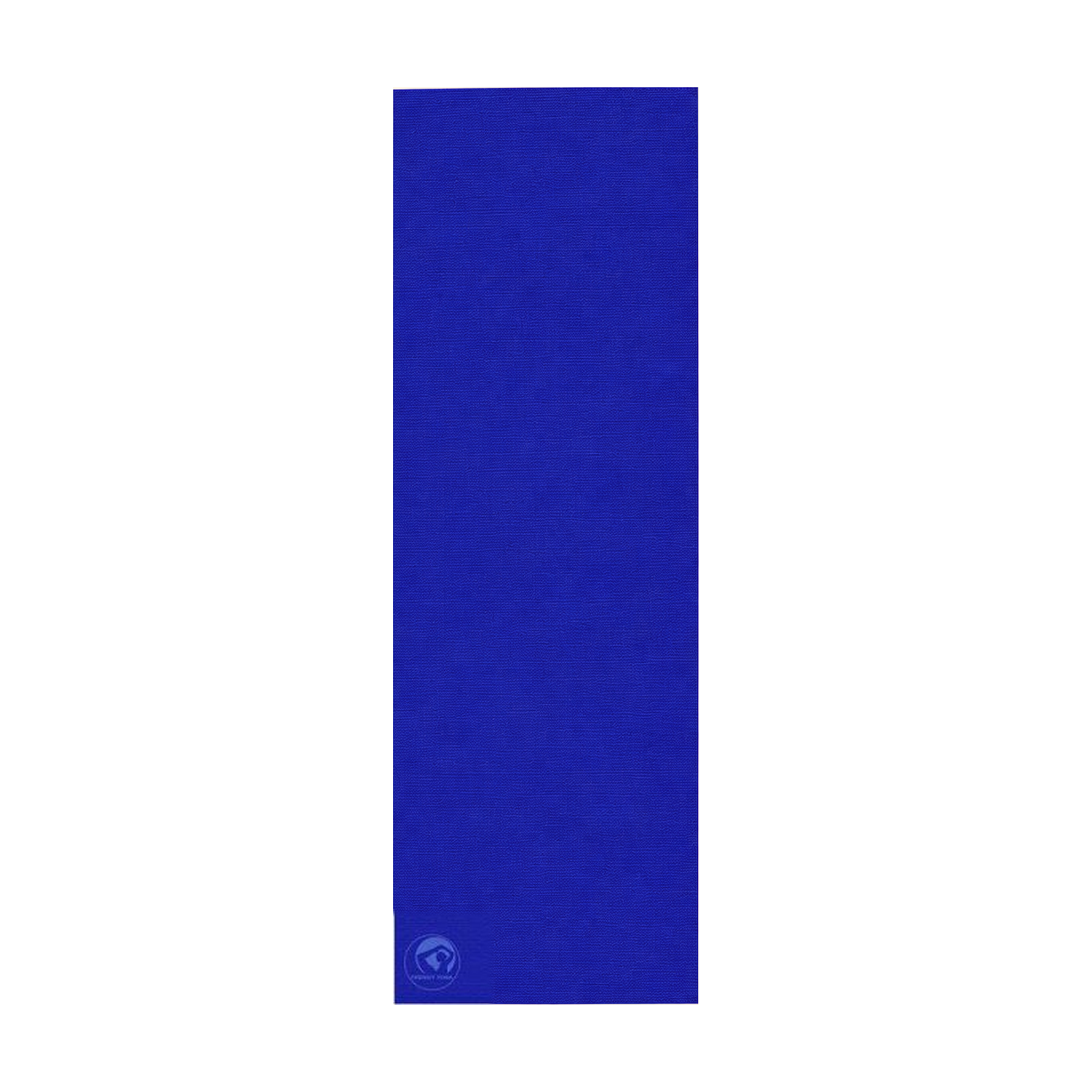 Rechteckige, schmale Yogamatte in kräftigem Blau mit strukturierter Oberfläche und kleinem rundem Logo in der unteren linken Ecke, freigestellt auf weißem Hintergrund.